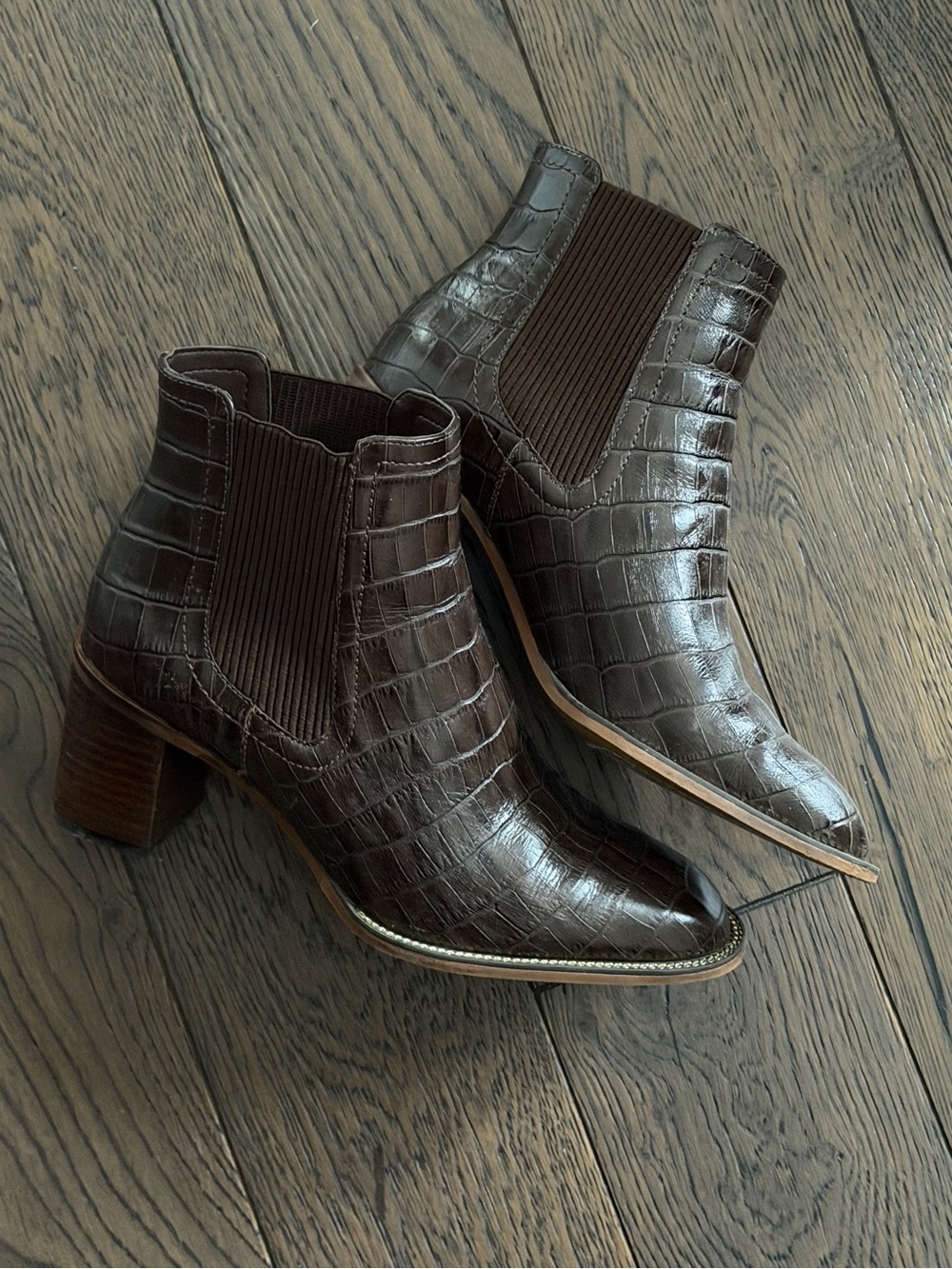 VINCE CAMUTO Jentilliy Croc-Embossed Brown Leather Ankle Boots - Women's